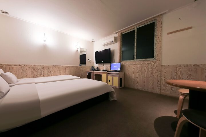 Room 15 of 64