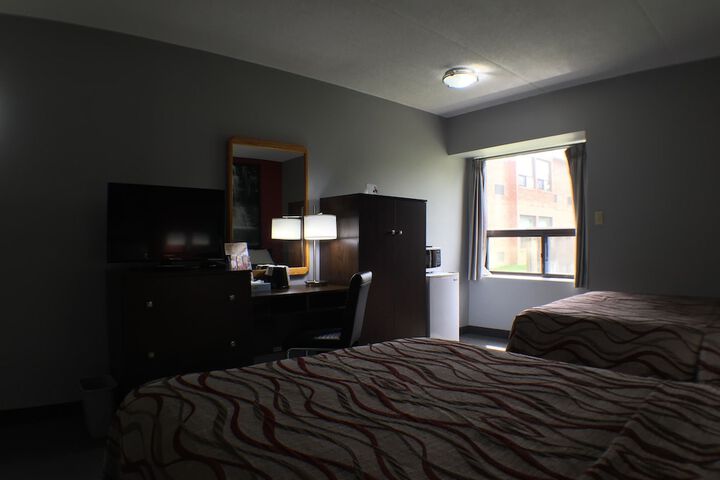 Room 7 of 25