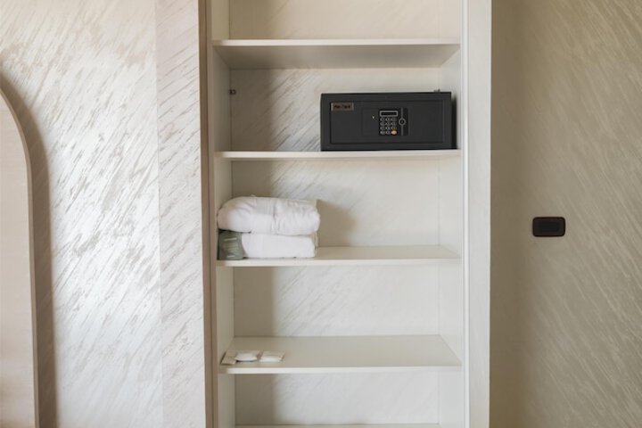 Room 86 of 211