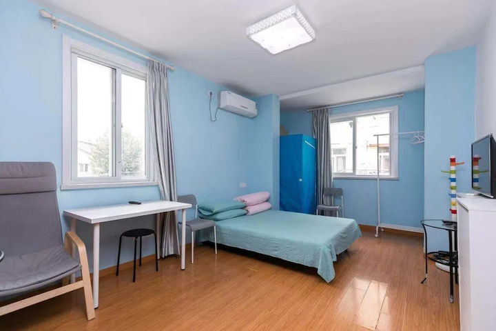 Room 8 of 11