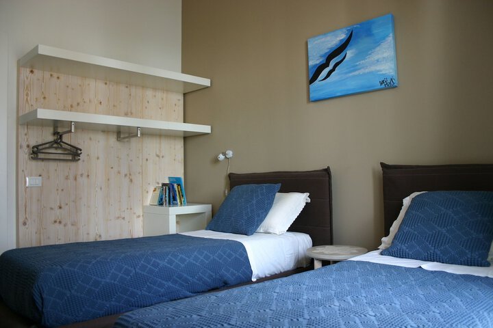 Room 3 of 86