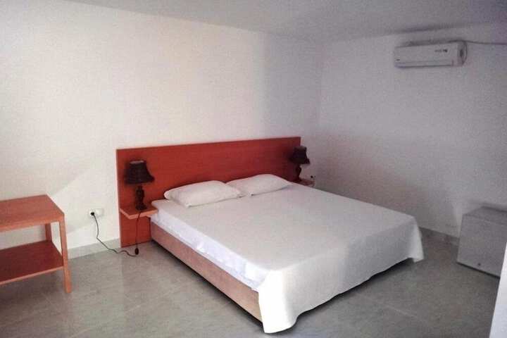 Room 13 of 26