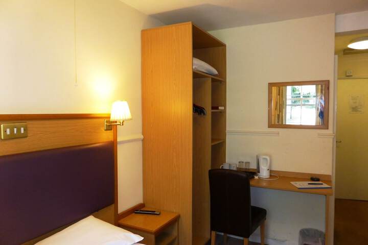 Room 8 of 20