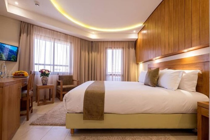 Room 7 of 33