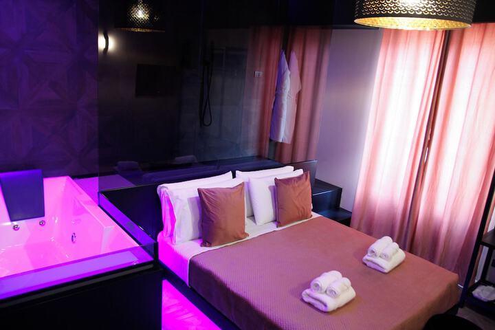 Room 43 of 183