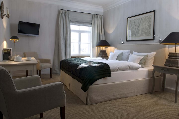 Room 2 of 41