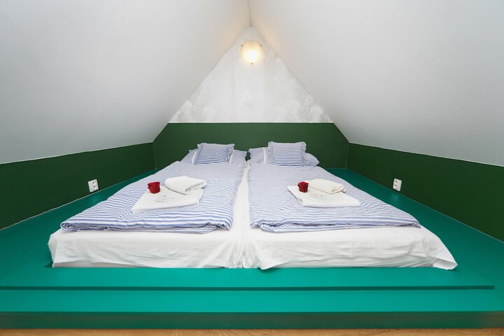 Room 7 of 48