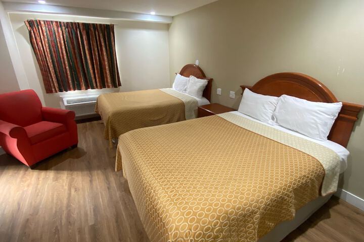 Standard Room, King or Two Doubles (4 of 6)