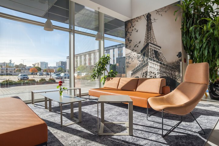 Entrance & Lobby