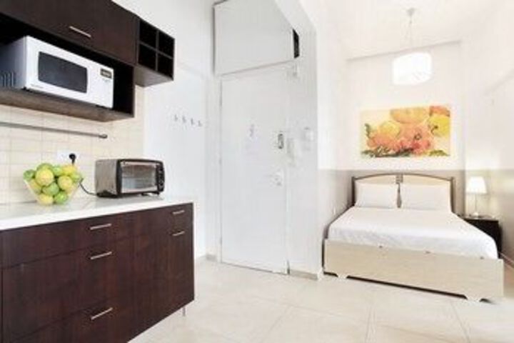 Room 5 of 6