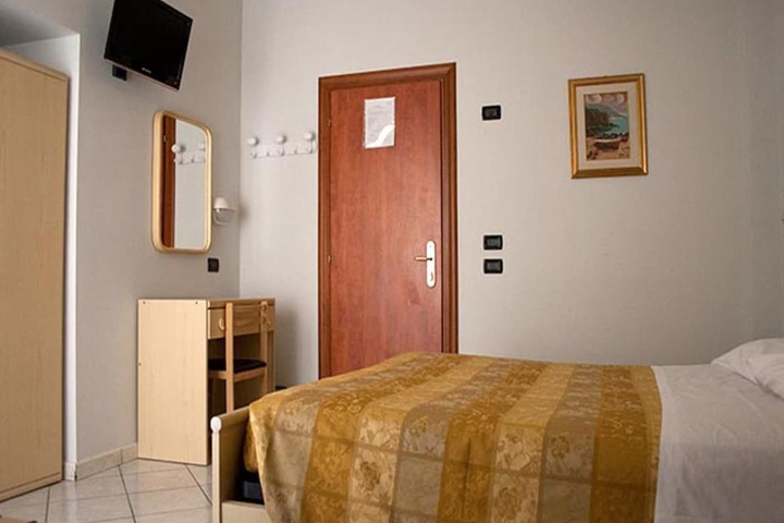 Room 12 of 35