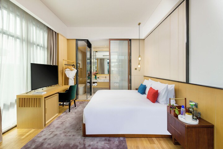 Room 62 of 86