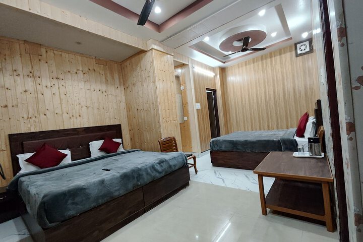 Room 14 of 37