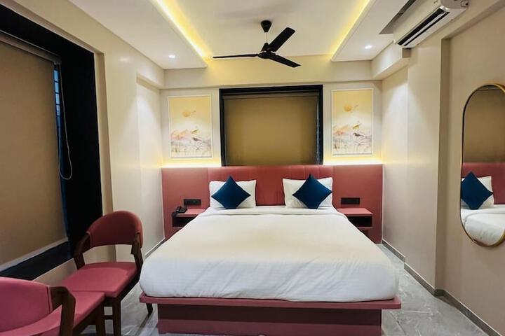 Room 5 of 18