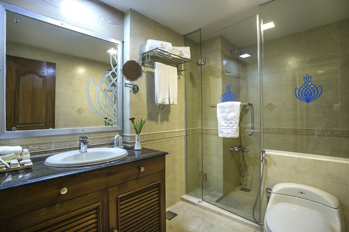 Room 33 of 58