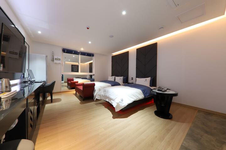 Room 6 of 58