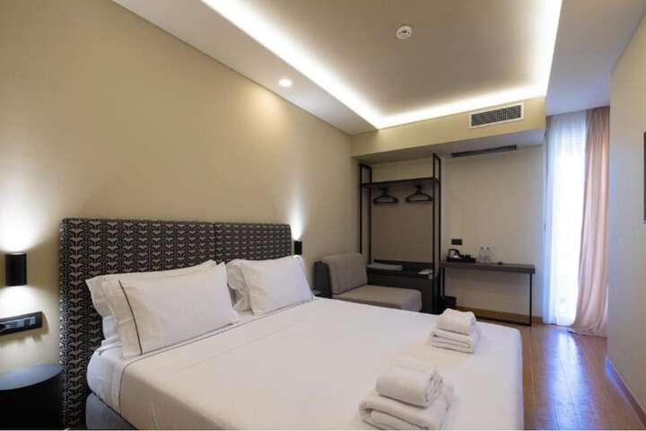 Room 10 of 17