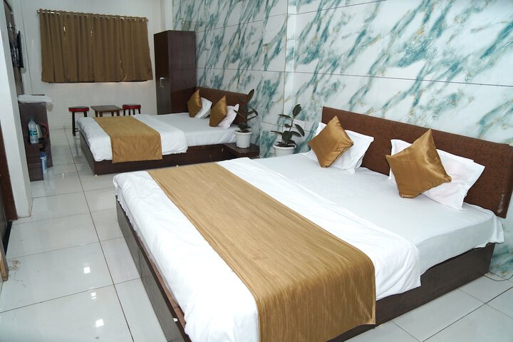 Room 13 of 30