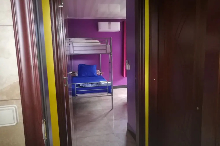 Room 4 of 17
