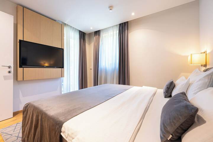 Room 8 of 130