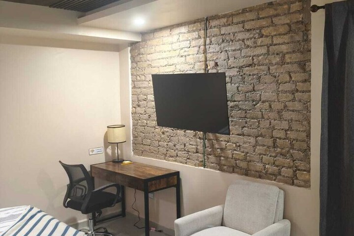 Room 12 of 24