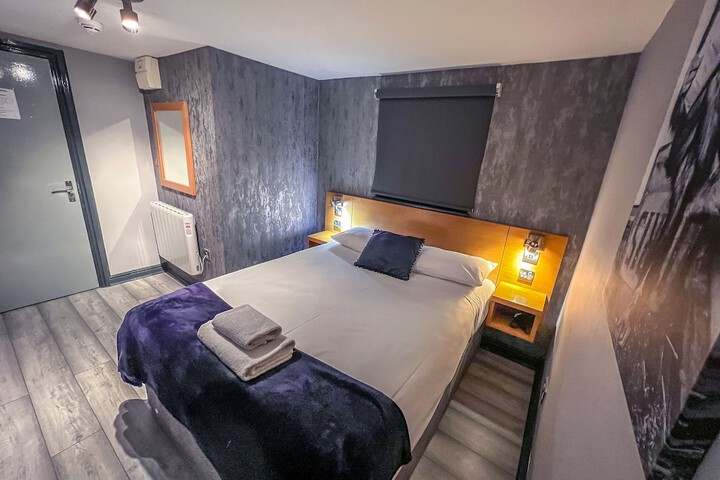 Room 2 of 48