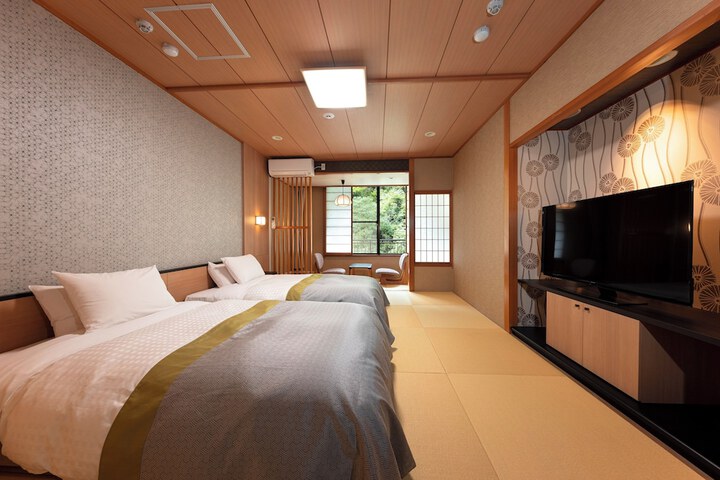 Room 13 of 48
