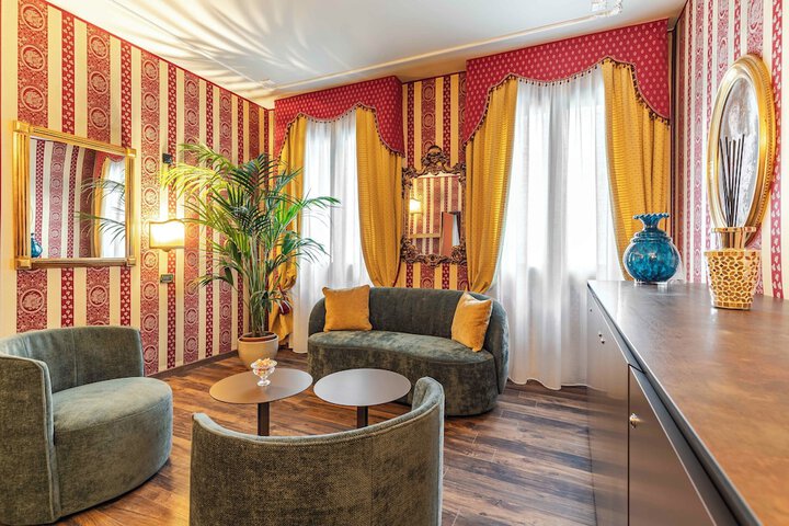 Entrance & Lobby