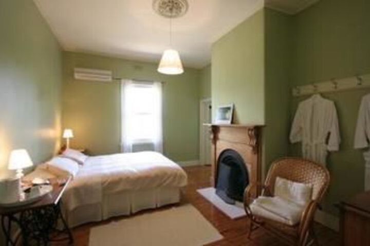 Room 7 of 11