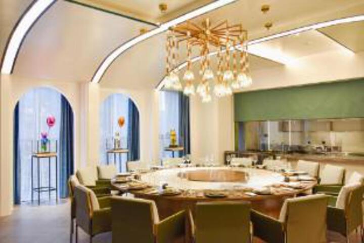 Dining 7 of 23