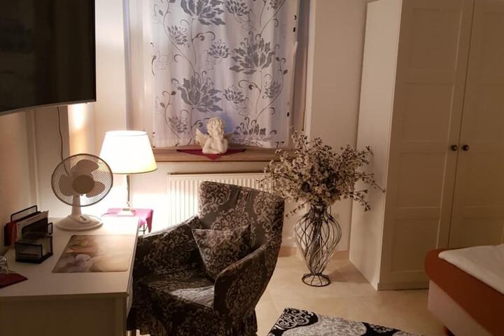 Room 12 of 46