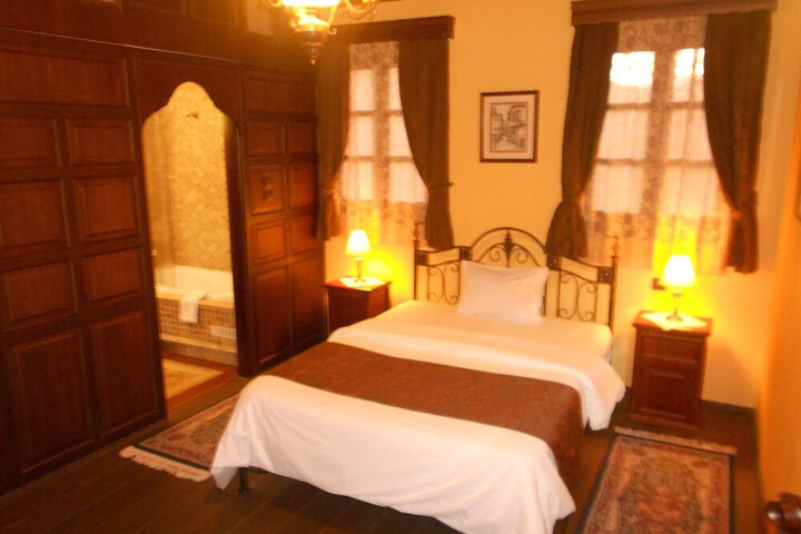 Room 10 of 34