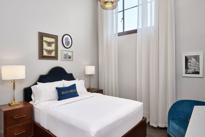 1 Queen Bed (6 of 6)
