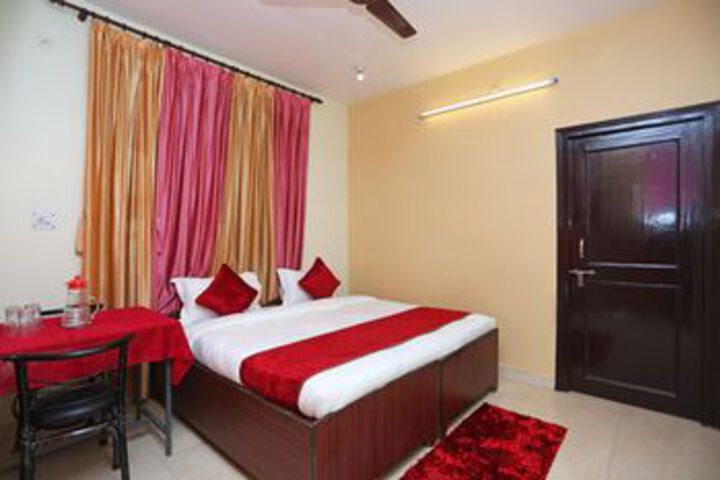 Room 8 of 20