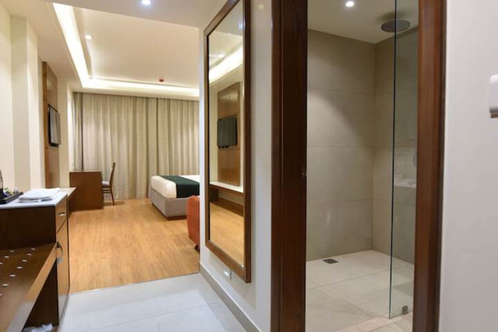 Room 10 of 37