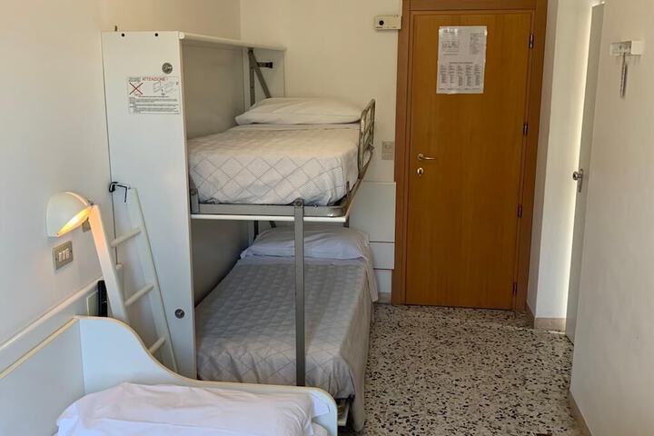 Room 18 of 37