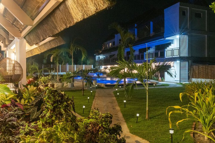 Hotel Exterior 81 of 82