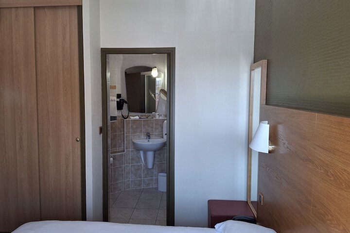 Room 13 of 81