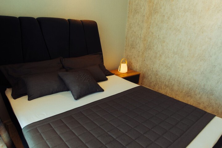 Room 10 of 37