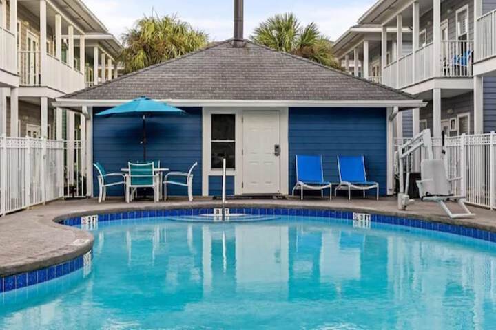 Pool 9 of 15