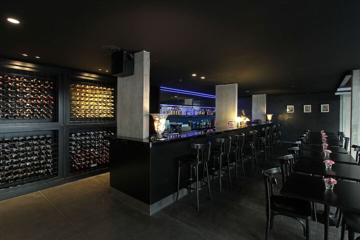 Lounge 105 of 136