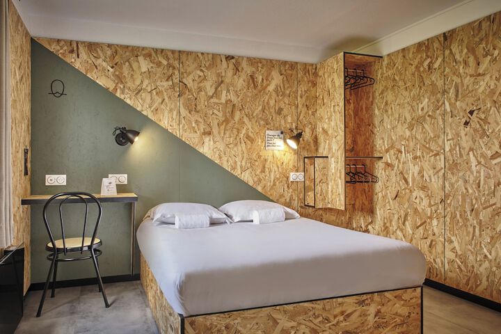 Room 13 of 30