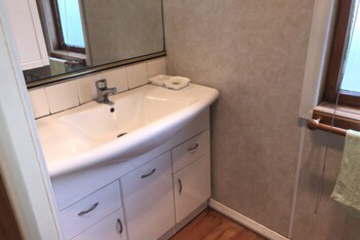 Room 2 of 10