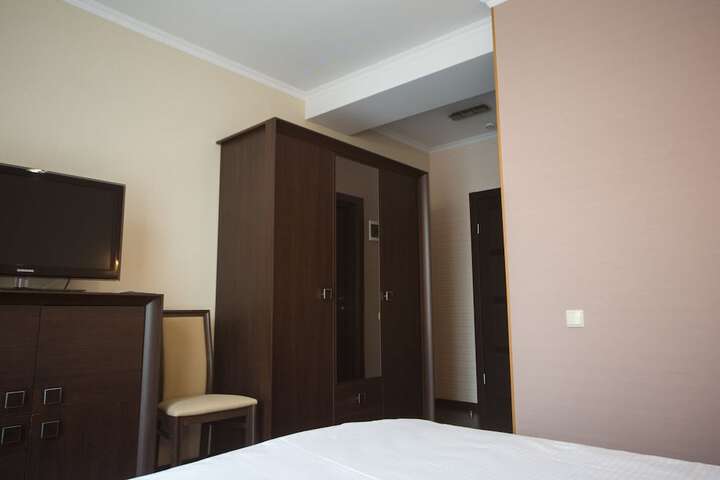 Room 11 of 60