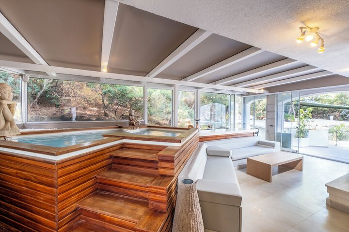 Hot Tub 74 of 129