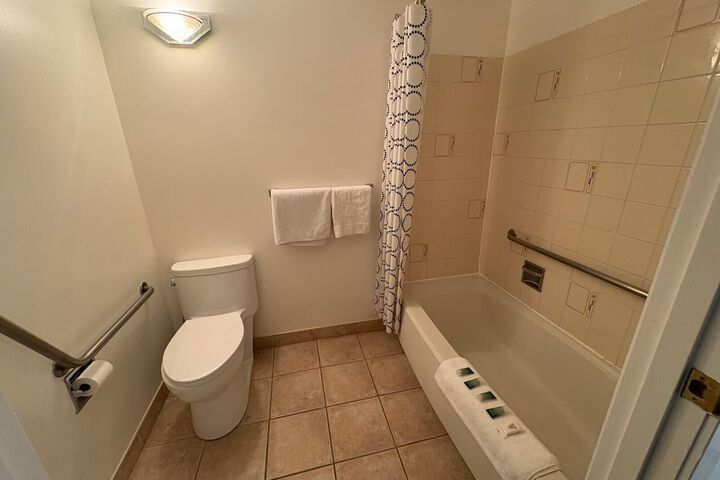 Room 8 of 10