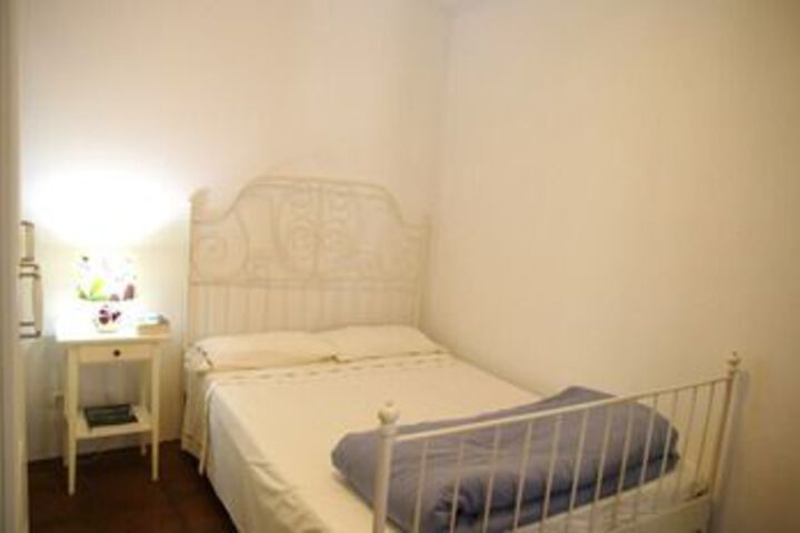 Room 4 of 12
