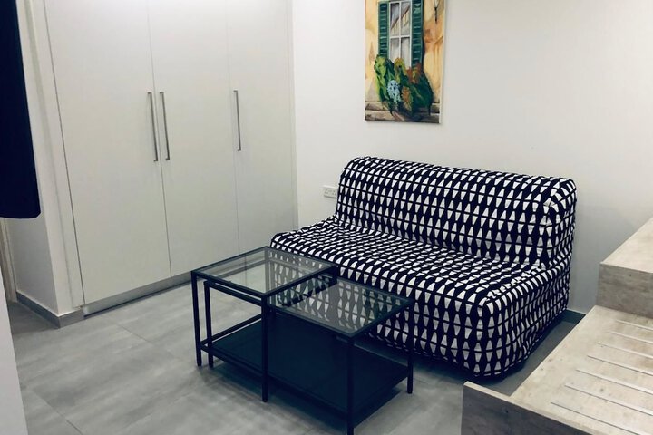Room 10 of 99