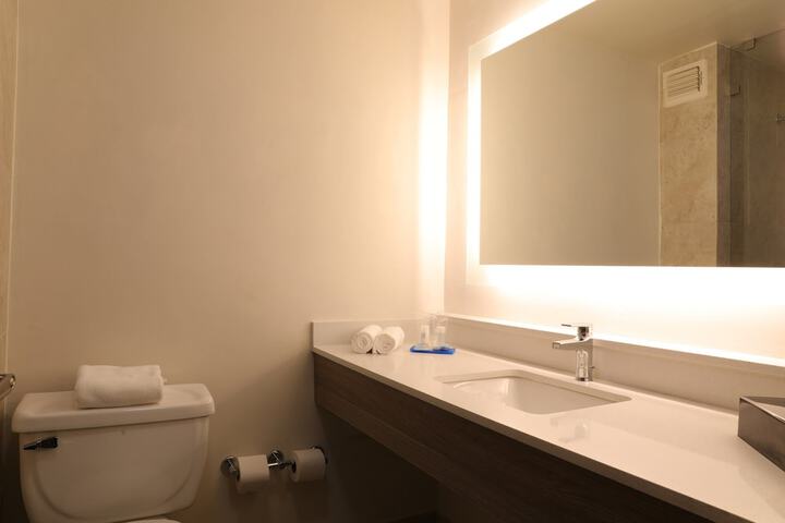Room 16 of 114