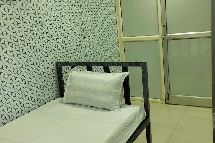 Room 4 of 31